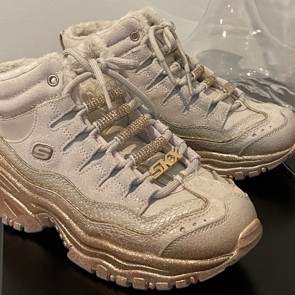 Sneakers - Picture 3 of 7